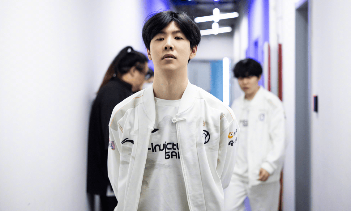 看着他在场 看着他在场