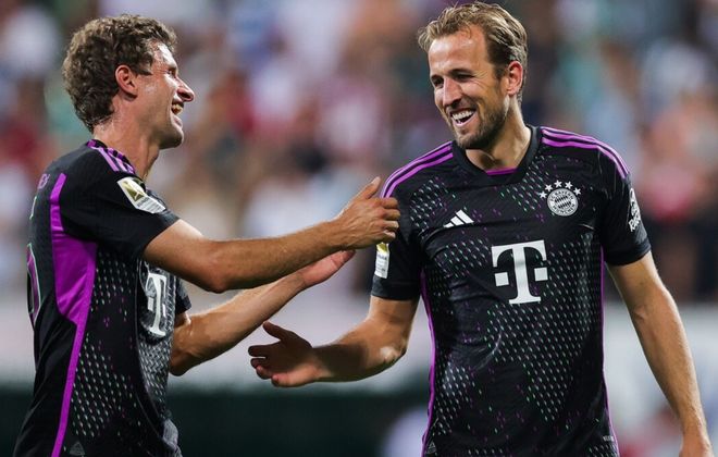 西班牙足协主席强吻女球员 或将就此辞职