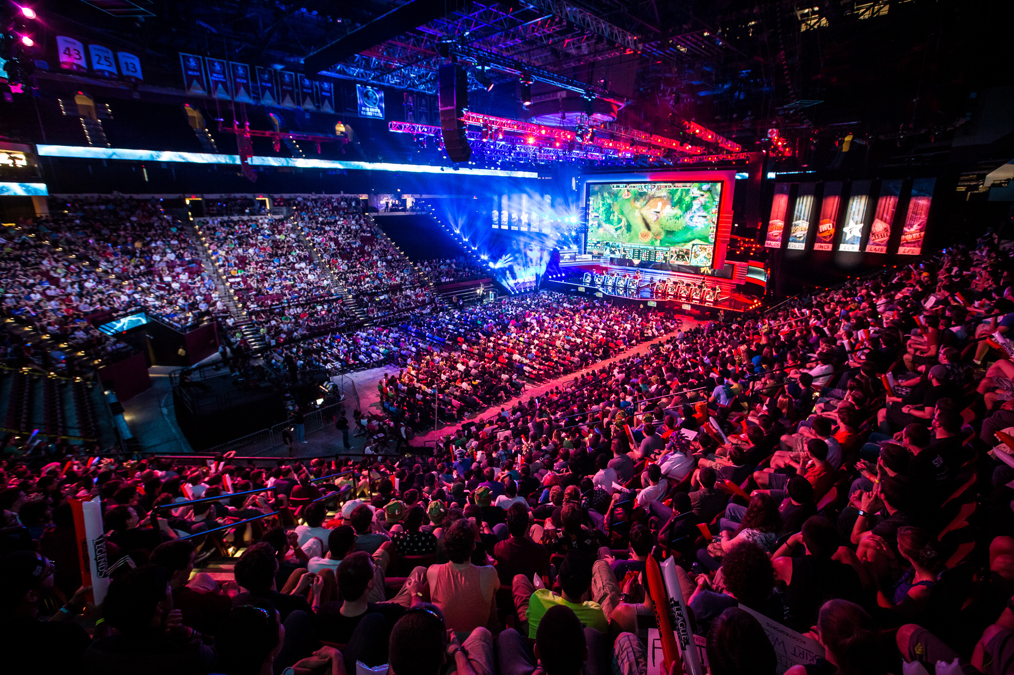 郭嘉璇哥哥：北京足协公布的视频存在剪辑；救护车延误救援.