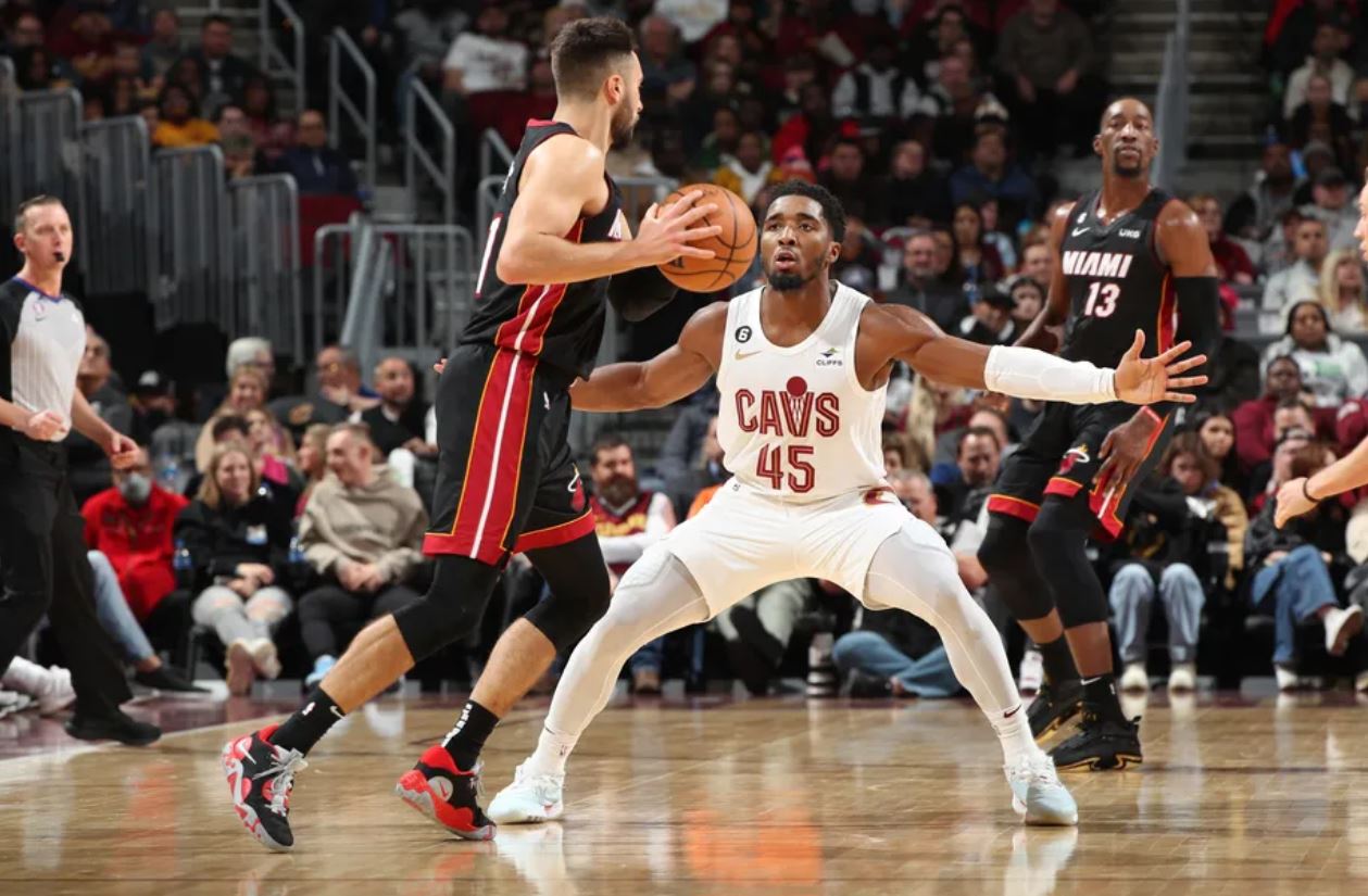 一个教练而 一个教练而